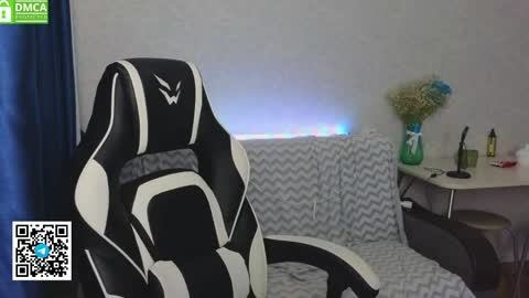 Molly   Emily online show from June 1, 1:35 pm