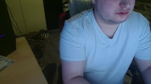 Snapshot of _kitsu_ chatting on November 22, 6:45 am _kitsu_ online show from November 22, 6:45 am