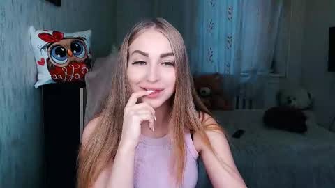 Snapshot of _kittyboo chatting on November 22, 7:40 am Aleksa online show from November 22, 7:40 am