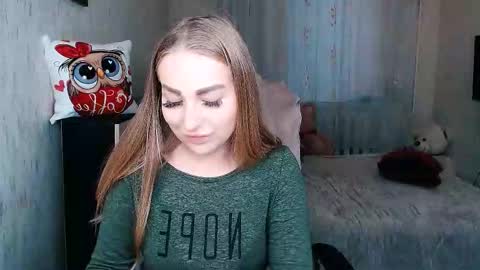 Snapshot of _kittyboo chatting on November 23, 7:08 am Aleksa online show from November 23, 7:08 am