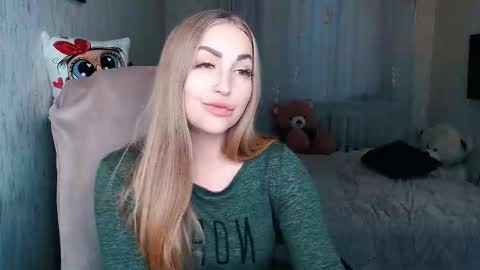 Snapshot of _kittyboo chatting on November 29, 7:55 am Aleksa online show from November 29, 7:55 am