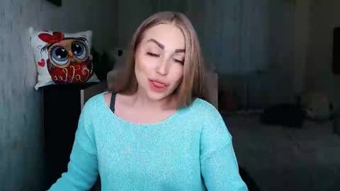 Snapshot of _kittyboo chatting on November 30, 8:07 am Aleksa online show from November 30, 8:07 am