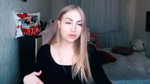 Snapshot of _kittyboo chatting on December 3, 6:43 am Aleksa online show from December 3, 6:43 am