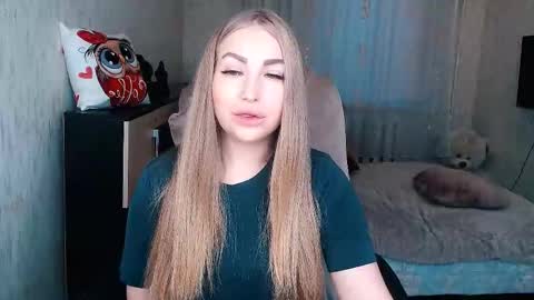 Snapshot of _kittyboo chatting on December 14, 7:25 am Aleksa online show from December 14, 7:25 am