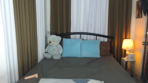 Kylie online show from February 25, 5:36 pm