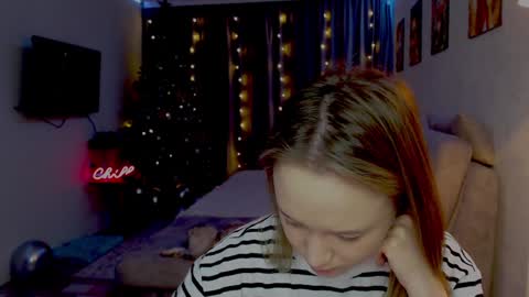 Snapshot of _lalune_ chatting on December 1, 6:08 pm _lalune_ online show from December 1, 6:08 pm