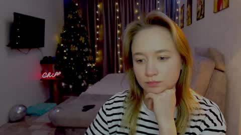 Snapshot of _lalune_ chatting on December 1, 9:15 pm _lalune_ online show from December 1, 9:15 pm
