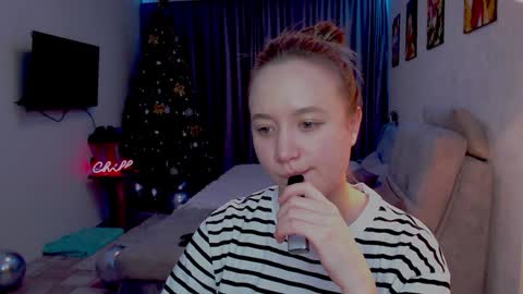 Snapshot of _lalune_ chatting on December 2, 12:19 am _lalune_ online show from December 2, 12:19 am