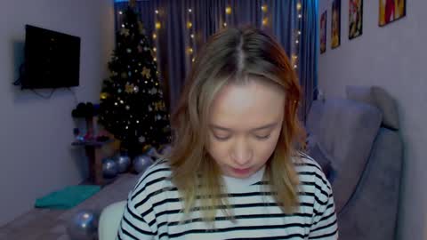 Snapshot of _lalune_ chatting on December 2, 3:14 pm _lalune_ online show from December 2, 3:14 pm
