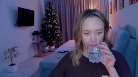 Snapshot of _lalune_ chatting on December 3, 12:02 am _lalune_ online show from December 3, 12:02 am
