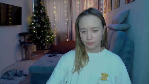 Snapshot of _lalune_ chatting on December 15, 5:56 am _lalune_ online show from December 15, 5:56 am