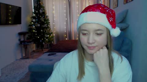 Snapshot of _lalune_ chatting on December 15, 9:03 am _lalune_ online show from December 15, 9:03 am