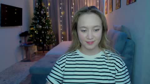 Snapshot of _lalune_ chatting on December 16, 11:12 am _lalune_ online show from December 16, 11:12 am