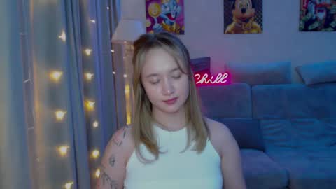 Snapshot of _lalune_ chatting on December 19, 10:21 pm _lalune_ online show from December 19, 10:21 pm