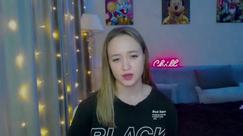 Snapshot of _lalune_ chatting on December 20, 8:23 pm _lalune_ online show from December 20, 8:23 pm