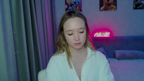 Snapshot of _lalune_ chatting on December 23, 10:44 pm _lalune_ online show from December 23, 10:44 pm