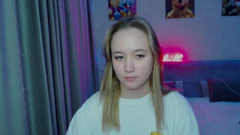 Snapshot of _lalune_ chatting on December 25, 12:37 am _lalune_ online show from December 25, 12:37 am