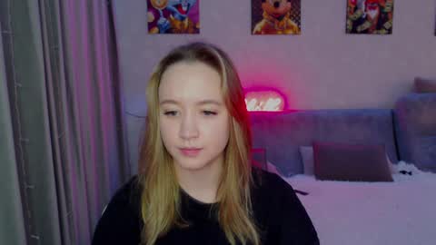 Snapshot of _lalune_ chatting on December 25, 7:24 pm _lalune_ online show from December 25, 7:24 pm