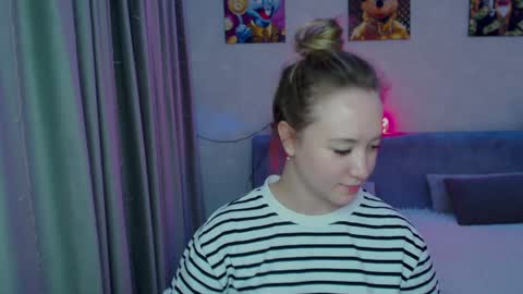 Snapshot of _lalune_ chatting on December 27, 2:36 am _lalune_ online show from December 27, 2:36 am