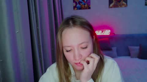 Snapshot of _lalune_ chatting on December 30, 12:54 am _lalune_ online show from December 30, 12:54 am