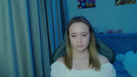 Snapshot of _lalune_ chatting on January 4, 3:29 am _lalune_ online show from January 4, 3:29 am