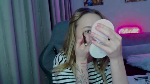 Snapshot of _lalune_ chatting on January 6, 12:59 am _lalune_ online show from January 6, 12:59 am