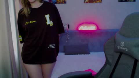 Snapshot of _lalune_ chatting on January 11, 9:57 am _lalune_ online show from January 11, 9:57 am