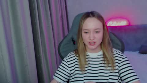 Snapshot of _lalune_ chatting on January 16, 6:37 pm _lalune_ online show from January 16, 6:37 pm