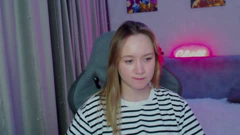 Snapshot of _lalune_ chatting on January 16, 9:51 pm _lalune_ online show from January 16, 9:51 pm