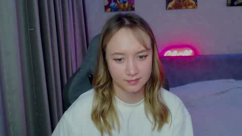 Snapshot of _lalune_ chatting on January 25, 12:17 am _lalune_ online show from January 25, 12:17 am