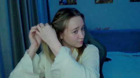 Snapshot of _lalune_ chatting on January 27, 1:37 am _lalune_ online show from January 27, 1:37 am