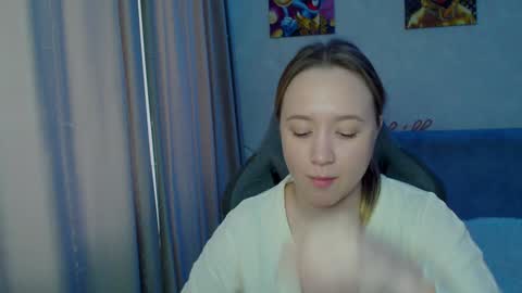Snapshot of _lalune_ chatting on February 4, 5:10 am _lalune_ online show from February 4, 5:10 am