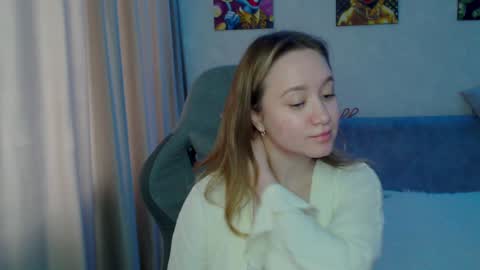 Snapshot of _lalune_ chatting on February 6, 8:29 am _lalune_ online show from February 6, 8:29 am