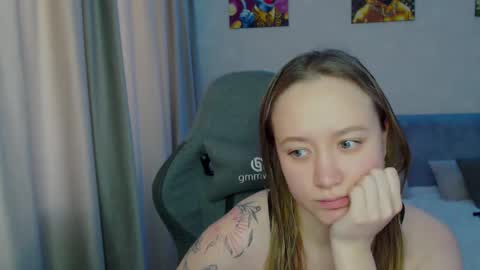 Snapshot of _lalune_ chatting on February 10, 6:31 am _lalune_ online show from February 10, 6:31 am