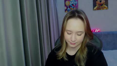 Snapshot of _lalune_ chatting on February 12, 7:02 pm _lalune_ online show from February 12, 7:02 pm