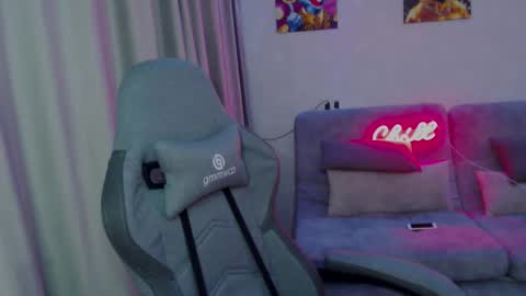 Snapshot of _lalune_ chatting on February 13, 4:17 pm _lalune_ online show from February 13, 4:17 pm