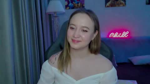Snapshot of _lalune_ chatting on February 17, 8:26 pm _lalune_ online show from February 17, 8:26 pm