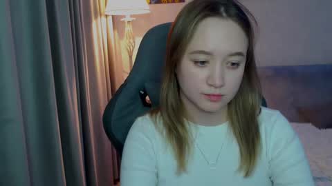 Snapshot of _lalune_ chatting on February 20, 8:36 pm _lalune_ online show from February 20, 8:36 pm