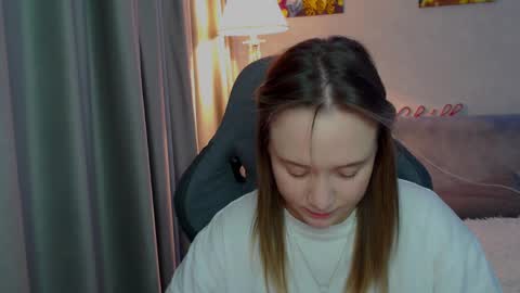 Snapshot of _lalune_ chatting on February 21, 7:54 pm _lalune_ online show from February 21, 7:54 pm