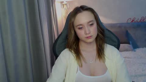 Snapshot of _lalune_ chatting on February 23, 8:44 pm _lalune_ online show from February 23, 8:44 pm