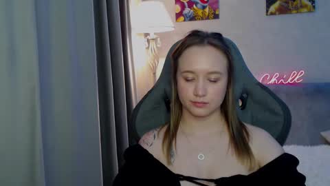 Snapshot of _lalune_ chatting on February 25, 10:29 pm _lalune_ online show from February 25, 10:29 pm