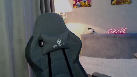Snapshot of _lalune_ chatting on February 26, 1:32 am _lalune_ online show from February 26, 1:32 am