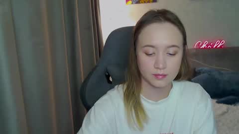 Snapshot of _lalune_ chatting on March 1, 1:22 am _lalune_ online show from March 1, 1:22 am
