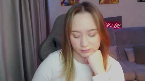 Snapshot of _lalune_ chatting on March 3, 3:08 am _lalune_ online show from March 3, 3:08 am