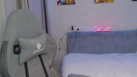 Snapshot of _lalune_ chatting on March 6, 2:51 pm _lalune_ online show from March 6, 2:51 pm