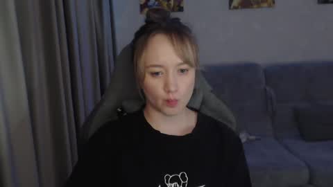 Snapshot of _lalune_ chatting on March 10, 7:07 pm _lalune_ online show from March 10, 7:07 pm