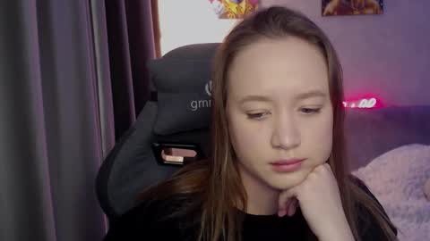 Snapshot of _lalune_ chatting on October 9, 12:58 pm _lalune_ online show from October 9, 12:58 pm