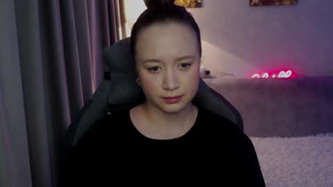 Snapshot of _lalune_ chatting on October 10, 8:35 am _lalune_ online show from October 10, 8:35 am