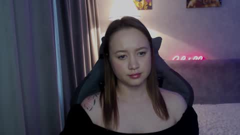 _lalune_ online show from October 22, 5:41 am