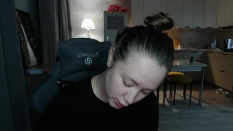 _lalune_ online show from March 29, 4:51 pm